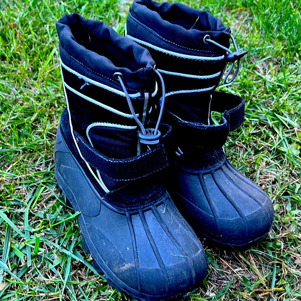 Big boys size 5 totes winter boots